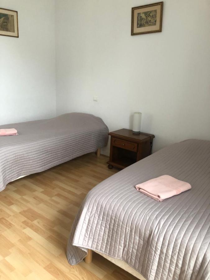 Gite Les Minimes Avallon Bagian luar foto